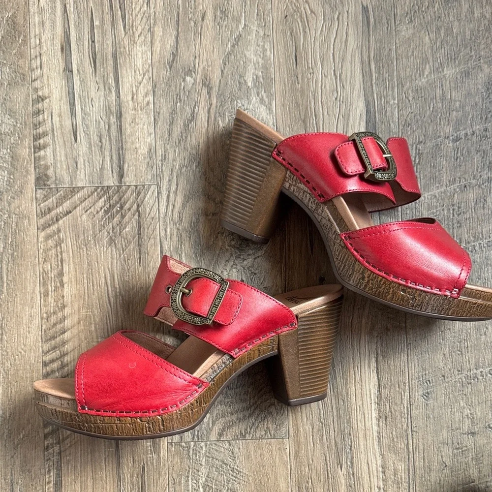 NWOT Dansko - Red Platform Sandals - Size 8.5/39